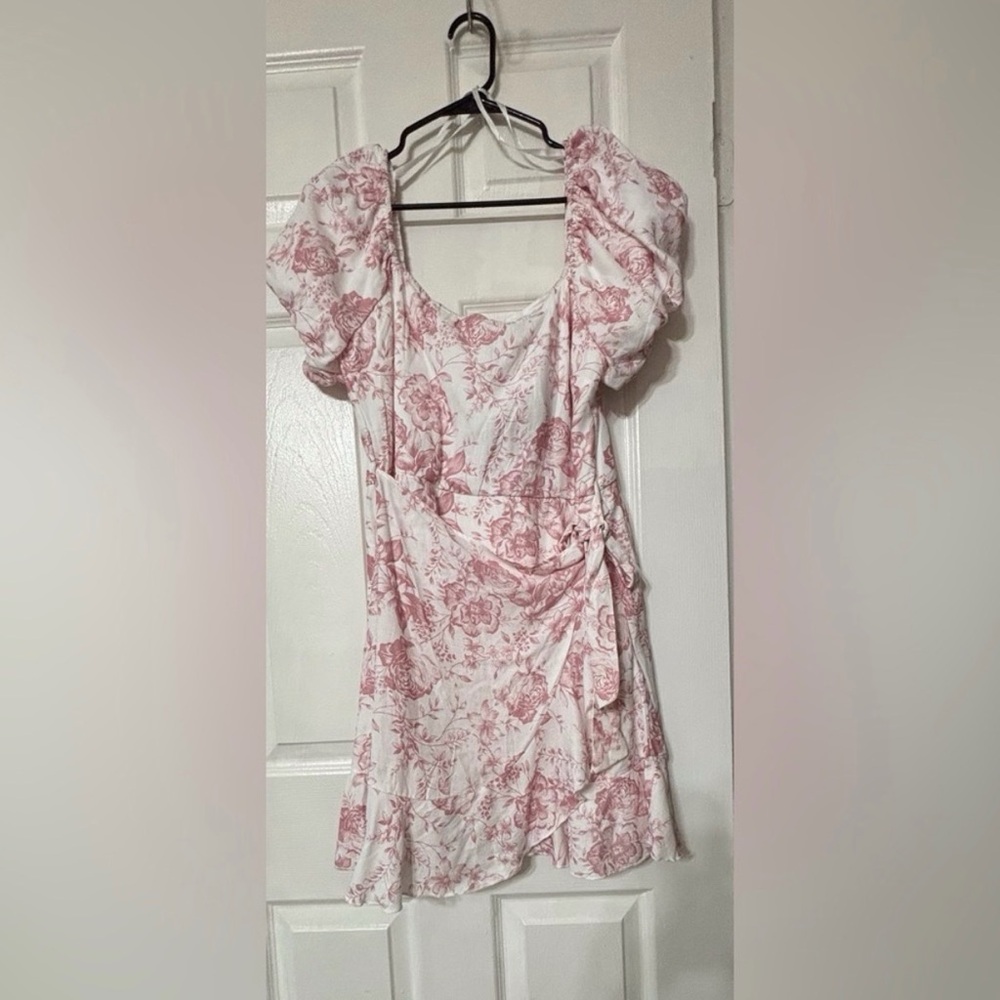 Trixxi Women’s XL Pink and White Floral Dress NWT